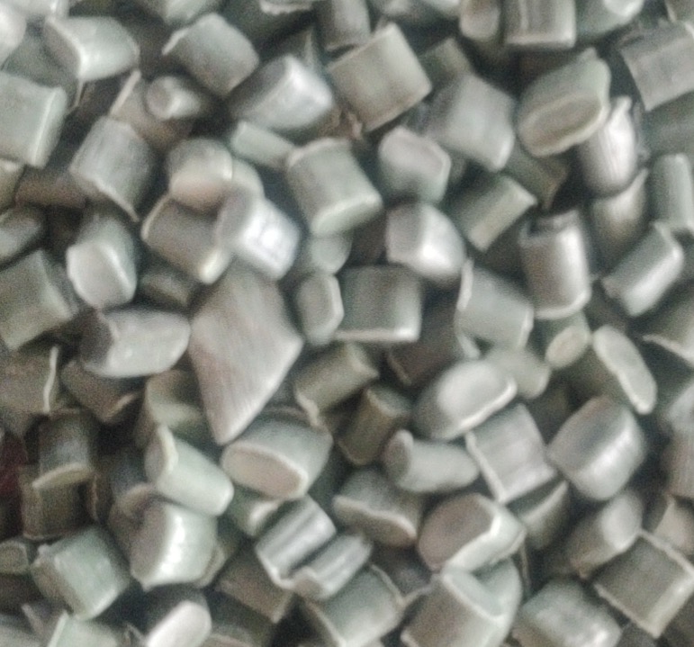 Le plastique recyclé est devenu la meilleure matière première pour le bois-plastique