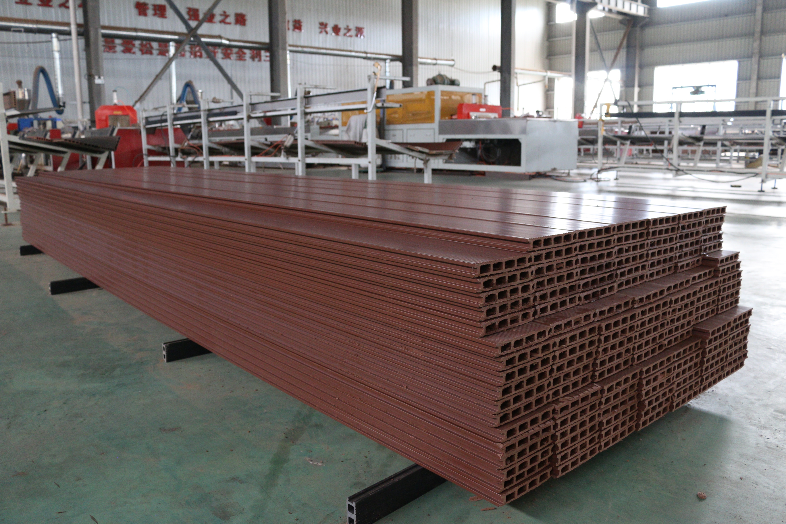 Développement de la technologie d’extrusion du bois et du plastique